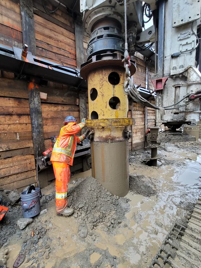 Drill crew advancing a cased shaft in confined working conditions