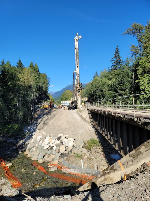 Right-of-way crossing structure supporting foundation access