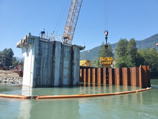 Sheet-pile enclosure at a river water-intake structure